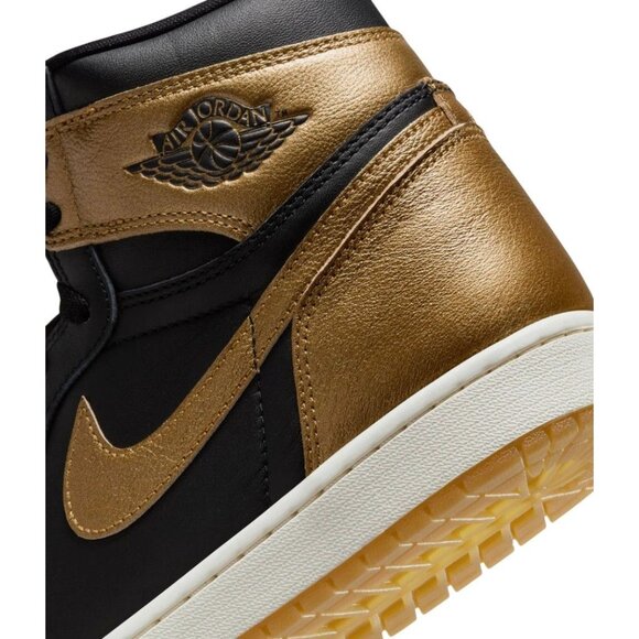 Nike AIR JORDAN 1 RETRO HIGH OG \